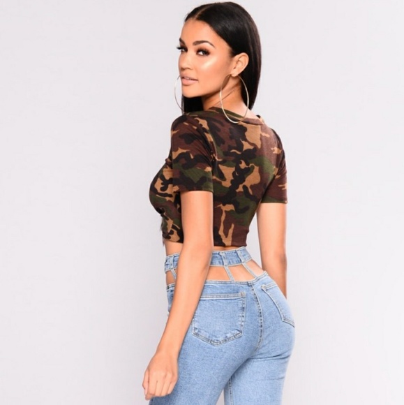 "Super" camo knotted crop top - Picture 3 of 3
